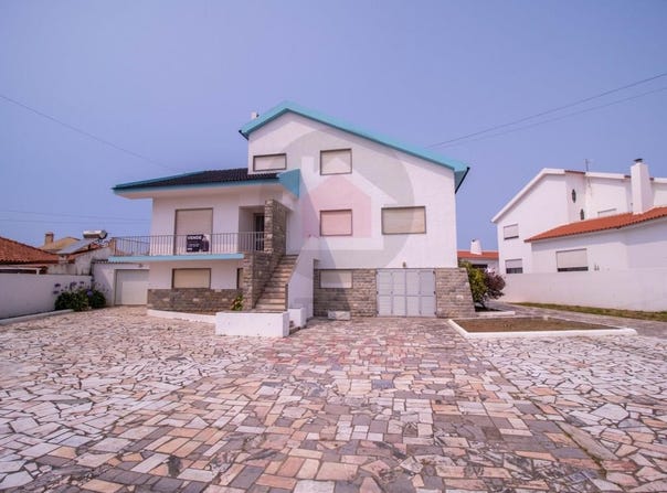 Atouguia Da Baleia, Leiria 2525
