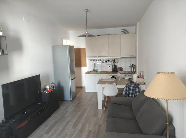Avenida dos Cravos Vermelhos, Amadora, Lisbon 2720
