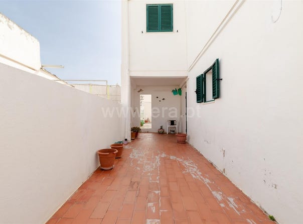 Quelfes, Algarve 8700