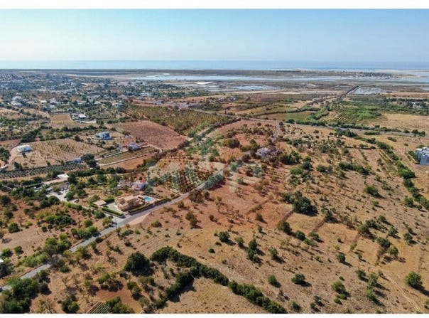 Quelfes, Algarve 8700