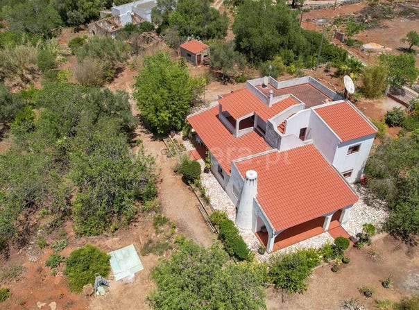 Quelfes, Algarve 8700