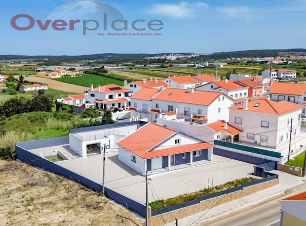 Atouguia Da Baleia, Leiria 2525