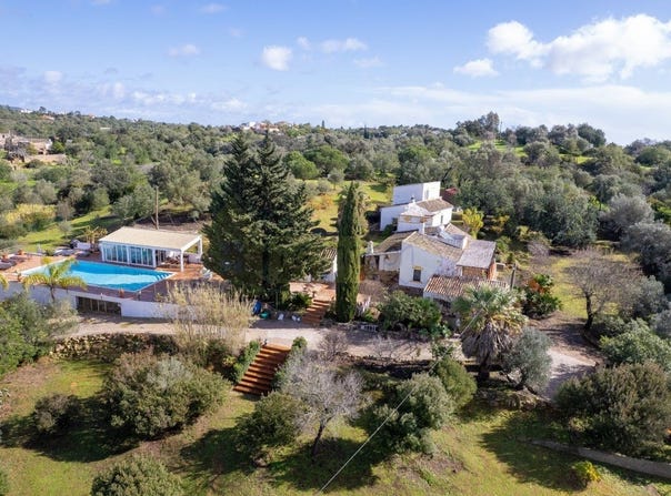 Quelfes, Algarve 8700