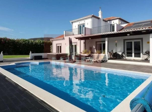 Quelfes, Algarve 8700