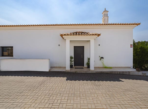 Paderne, Algarve 8200