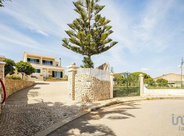 Lagoa e Carvoeiro, Algarve 8400