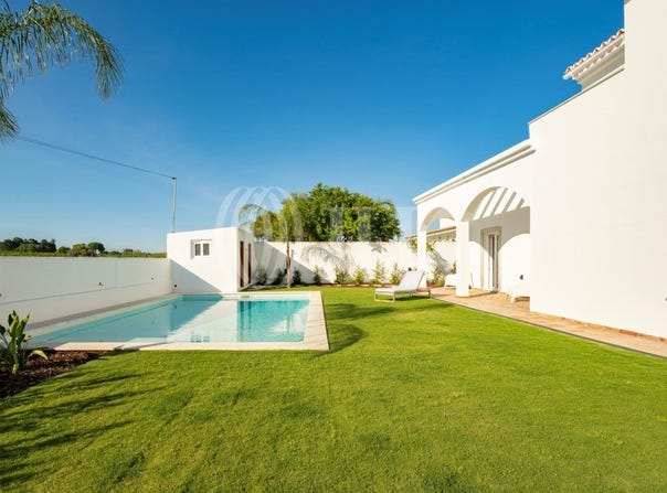 Santa Luzia, Algarve 8800