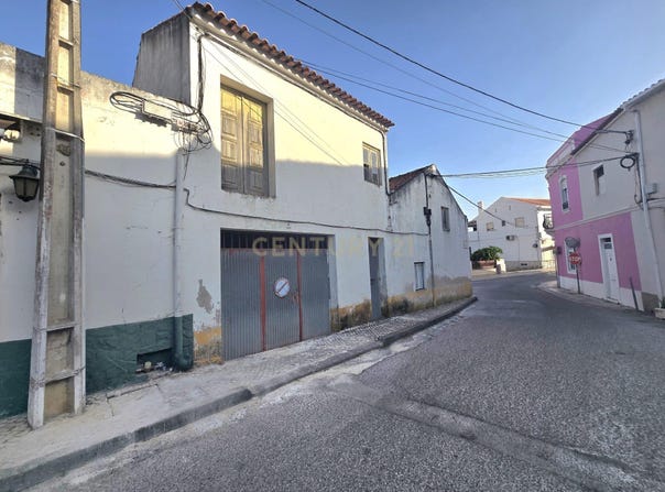 Valado dos Frades, Leiria District
