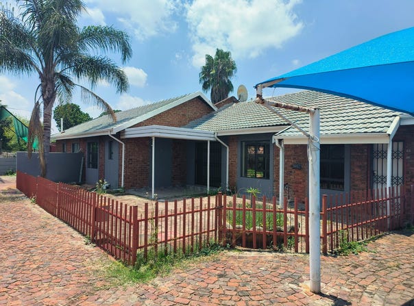 Bo-dorp, North West 300