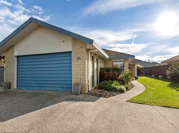 Larisa Grove, Papamoa Beach, Bay Of Plenty