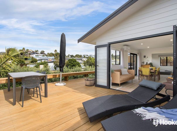 The Crescent, Waihi Beach, Bay Of Plenty