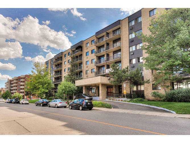 500 Rue 102, SaintLambert, Québec J4P3B1 Apartment for