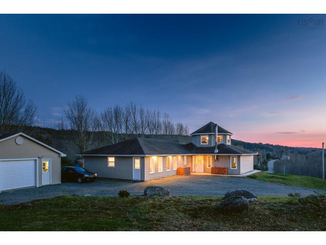 120 Lakeview Crescent, Upper Vaughan, NS B0N 2T0 House for Sale