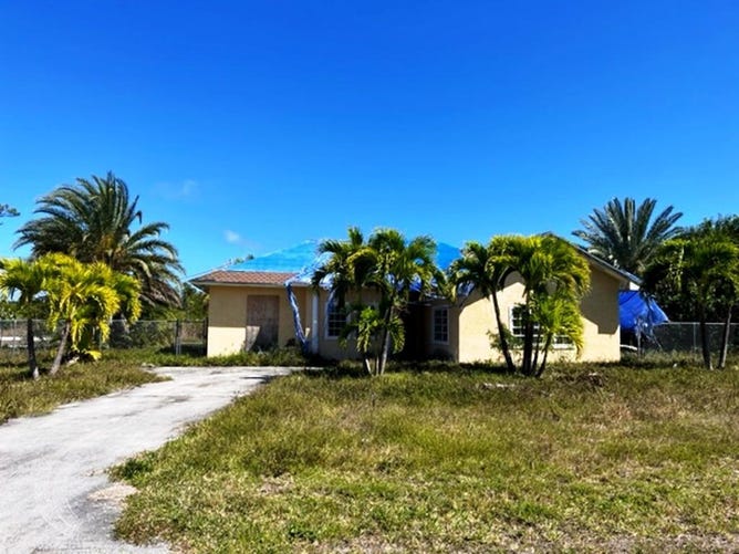 ARDEN FOREST FIXER UPPER, Arden Forest, Grand Bahama/Freeport House for