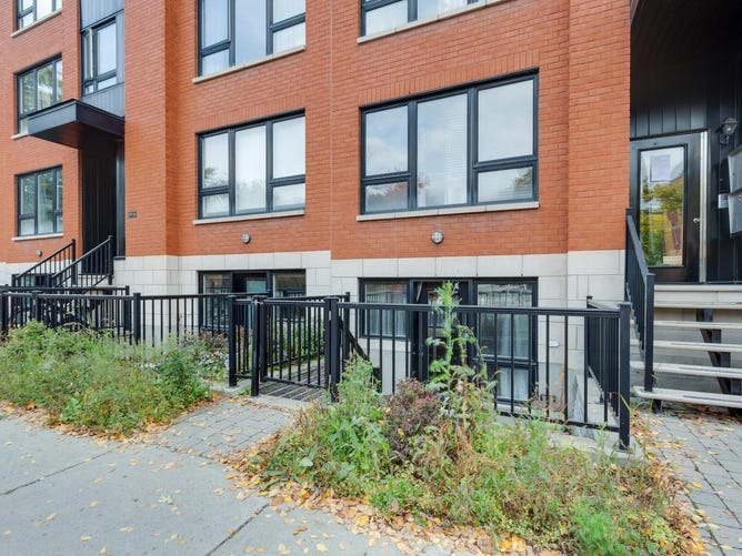 9930 Rue Lajeunesse, AhuntsicCartierville, QC H3L2E1, CA, Montreal