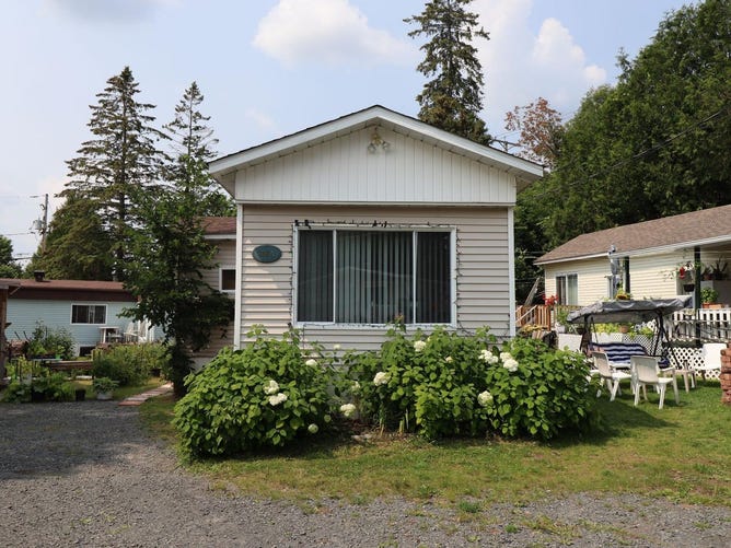 800A Ch. du HavredesMonts, SaintSauveur, QC J0R1R3, CA, Saint