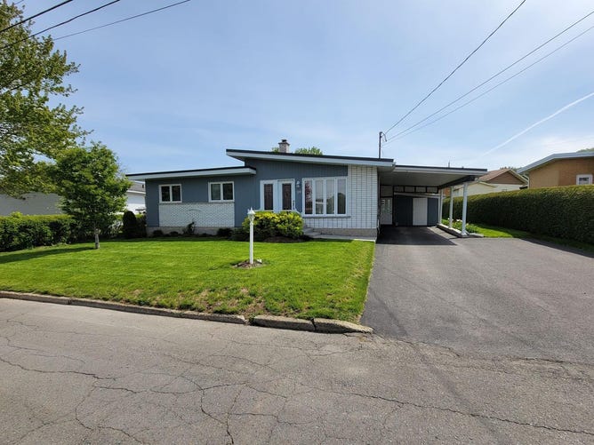 19 Rue Girouard, Granby, QC J2G4A8, CA, Granby, Québec House for Sale