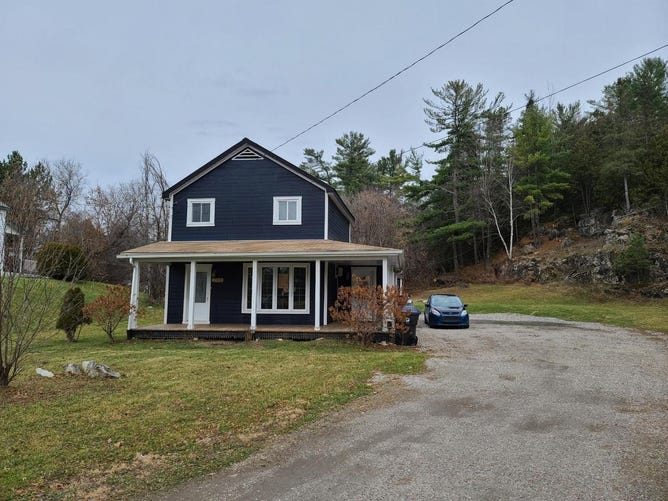 290 Rue Cartier, Maniwaki, QC J9E1R7, CA, Maniwaki, Québec House for