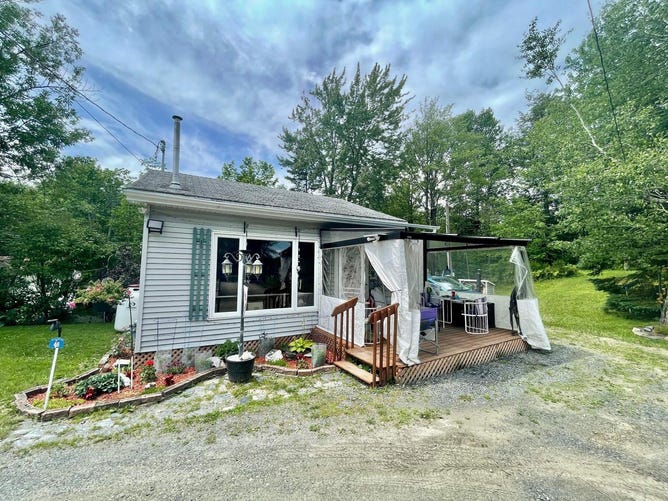 2405 Ch. Lemire, Fleurimont, QC J1H0C5, CA, Fleurimont, Québec House