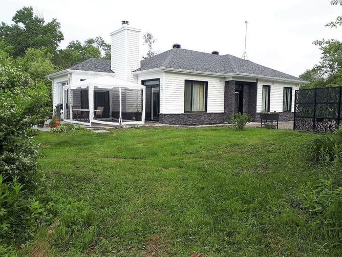 7Z Mtée Stonefield, BrownsburgChatham, QC J8G0E9, CA, Brownsburg