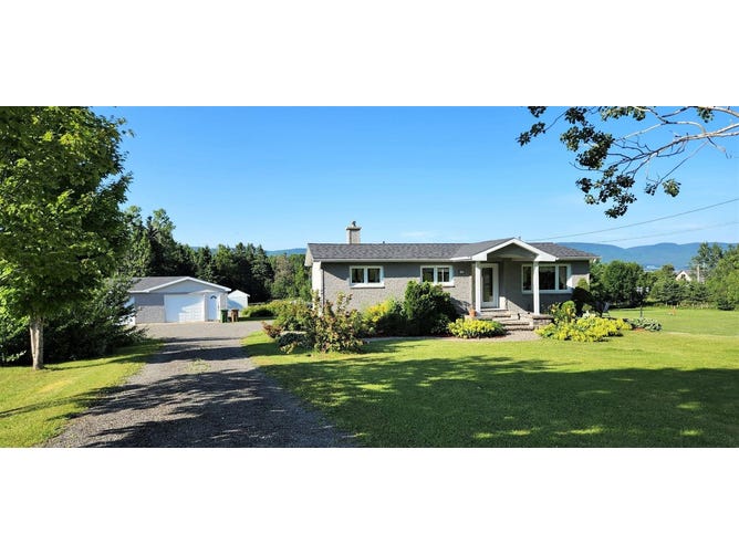 535 Mtée de SandyBeach, Gaspé, QC G4X2E9, CA, Gaspé, Québec House for