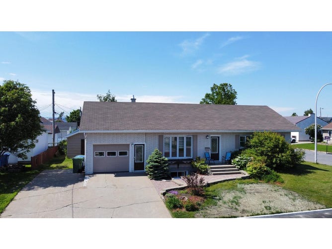 21 Rue Beaudin, SeptÎles, QC G4R4Z2, CA, SeptÎles, Québec House for