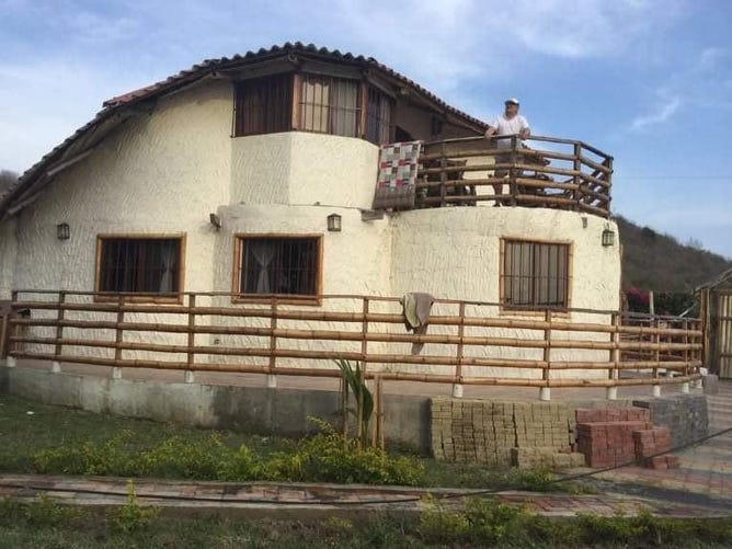 Rustic Canoa Beach House, Canoa, Manabí Province House for Sale