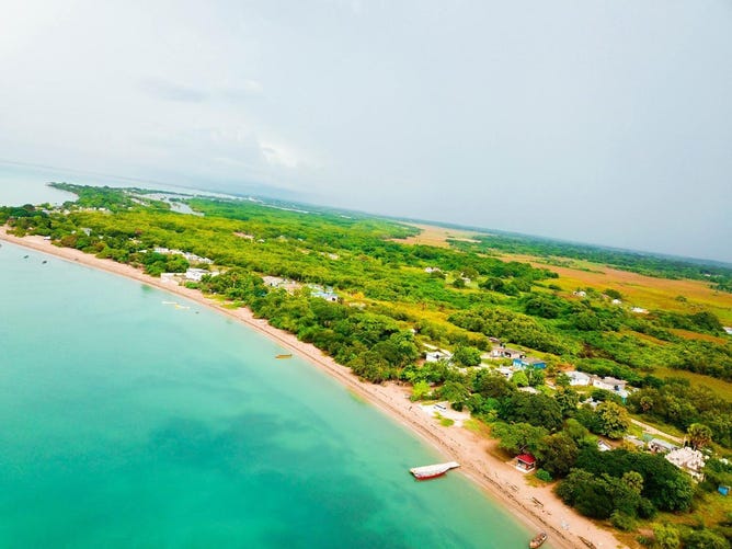 PAROTTEE, Black River, St. Elizabeth Parish House for Sale