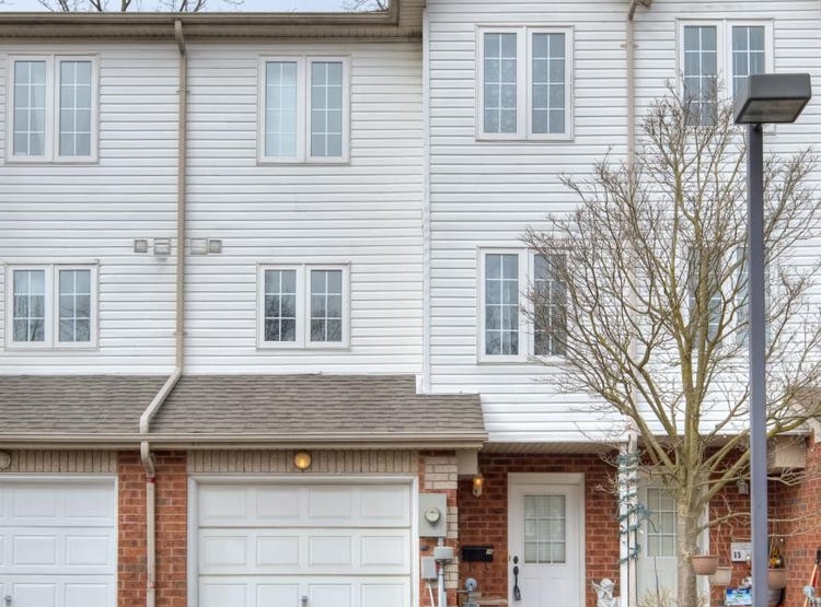 317 Mill St, Apt 16, Kitchener, Ontario N2M 3R8 Townhouse for Sale