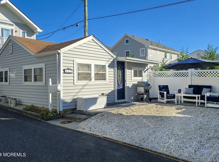 17 E Shore Way, Lavallette, NJ 08735 House for Sale