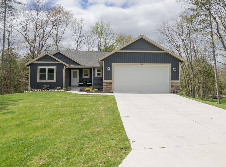 13034 Spruceridge Road, Gowen, MI 49326 House for Sale