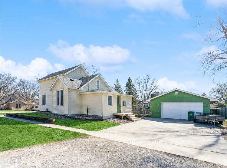 212 Market Avenue NW, Mitchellville, IA 50169 House for Sale