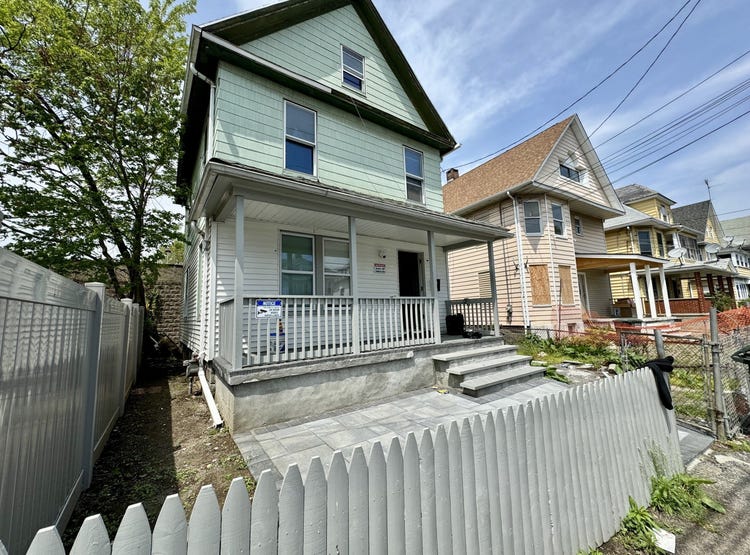 15 Washington Terrace, Apt ROOM 3, Bridgeport, CT 06604 House for Rent