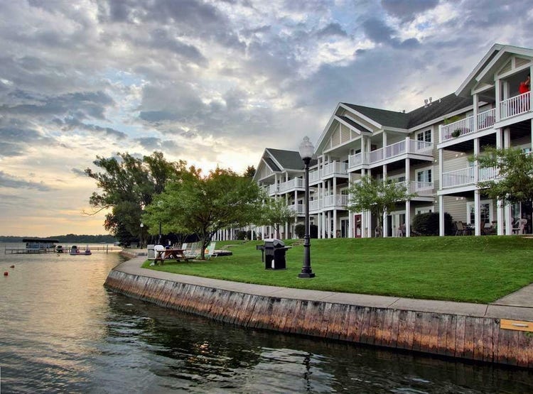 1246 SUNNYSIDE DRIVE CONDO 104 USE WEEK 4, CADILLAC, MI 49601 Apartment
