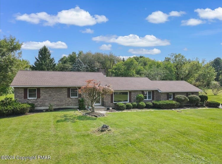 2729 Pleasant Valley Lane, Brodheadsville, PA 18322 House for Sale