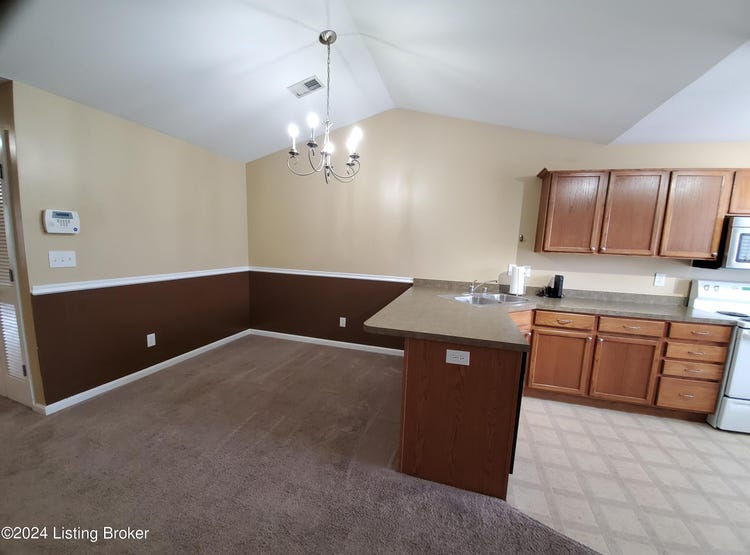 9005 Falcon Crest Ct, Apt 222, Louisville, KY 40219 Apartment for Sale