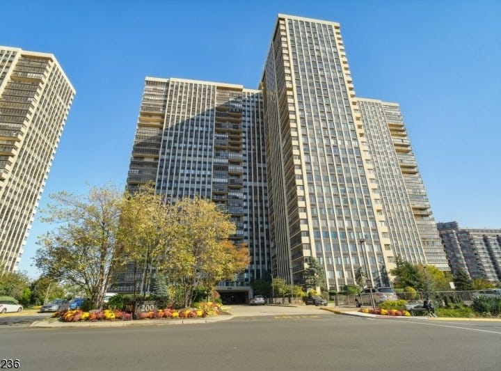 200 Winston Dr, Apt 101, Cliffside Park Boro, NJ 070103209 Townhouse