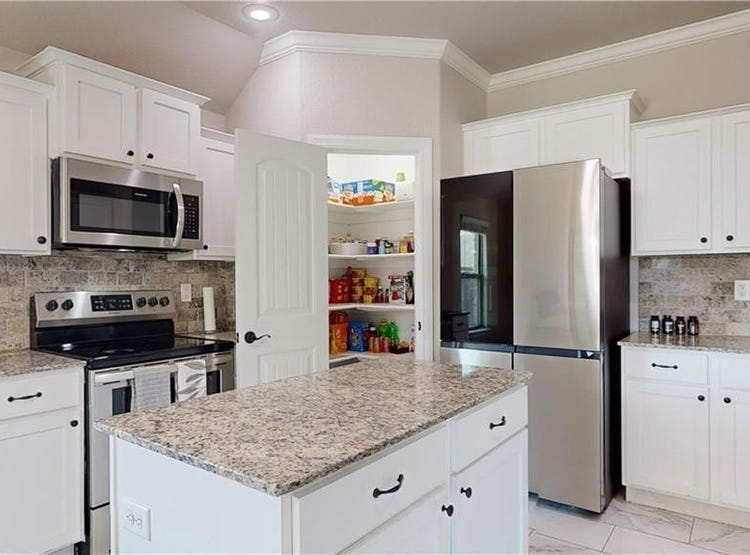 504 W Stoney Point RD, Rogers, AR 72758 House for Sale