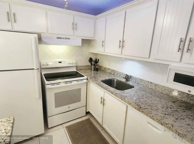 1017 Cambridge A, Apt 1017, Deerfield Beach, FL 33442 Apartment for