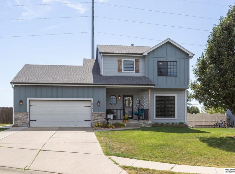 18641 Weir Circle, Omaha, NE 68135 House for Sale
