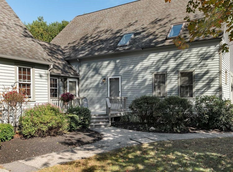 107 Glengarry Drive, Apt 107, Stratham, NH 03885 Apartment for Sale