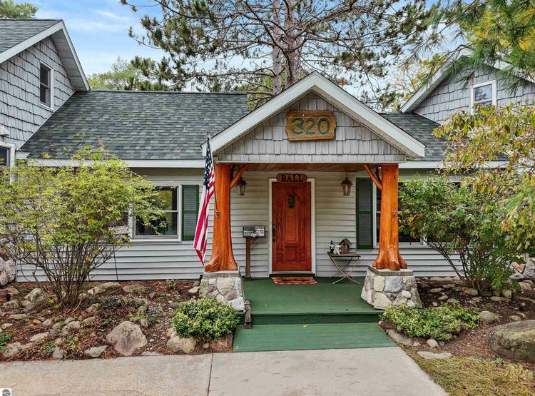 320 MARBLE STREET, CADILLAC, MI 49601 House for Sale