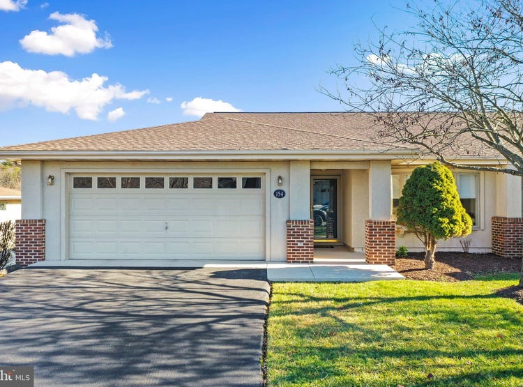 154 ARROWHEAD RIDGE, HEDGESVILLE, WV 25427 Townhouse for Sale