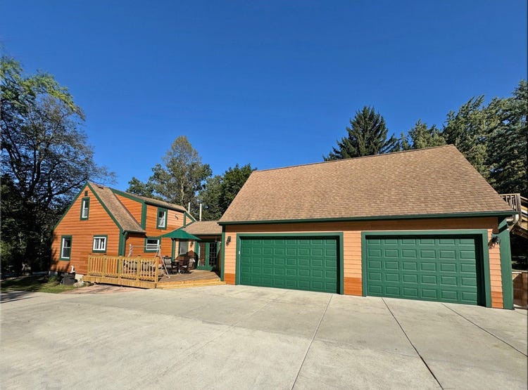 W204n6870 Lannon Rd, Menomonee Falls, WI 53051 House for Sale