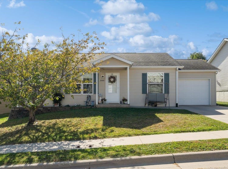 2084 Bald Eagle, Dubuque, IA 52001 House for Sale