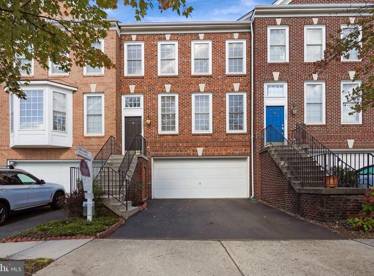 42682 LATROBE STREET, CHANTILLY, VA 20152 Townhouse for Sale