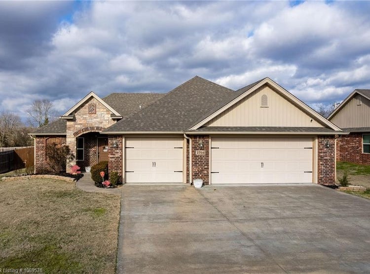 2704 Carly DR, Lavaca, AR 72941 House for Sale