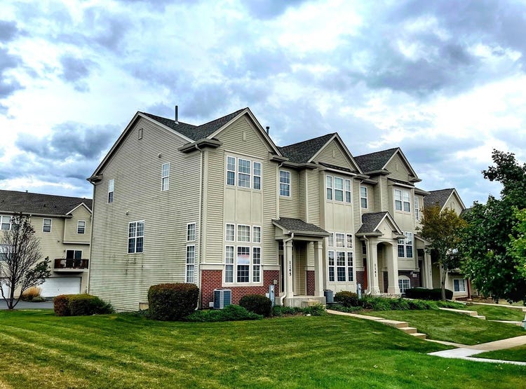 1165 Kilbery Lane, Apt 1165, North Aurora, IL 60542 Townhouse for Sale