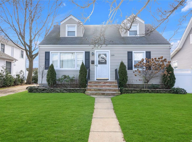 139 Stuyvesant Avenue, Merrick, NY 11566 House for Sale