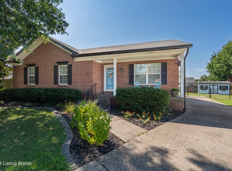 9704 Springwater Ct, Louisville, KY 40229 House for Sale realestate